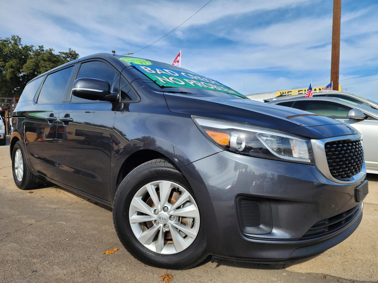 2017 GRAY Kia Sedona LX (KNDMB5C16H6) , AUTO transmission, located at 2660 S.Garland Avenue, Garland, TX, 75041, (469) 298-3118, 32.885551, -96.655602 - Welcome to DallasAutos4Less, one of the Premier BUY HERE PAY HERE Dealers in the North Dallas Area. We specialize in financing to people with NO CREDIT or BAD CREDIT. We need proof of income, proof of residence, and a ID. Come buy your new car from us today!! This is a Very clean 2017 HYUNDAI KIA - Photo#0